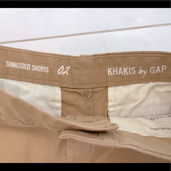 EUC, Sunkissed summer shorts from GAP, flattering, comfortable, & versatile - Picture 2 of 3